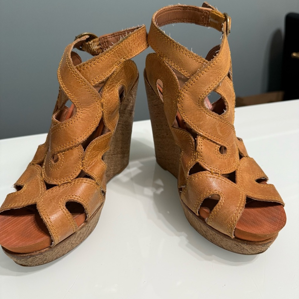 Lucky Brand Tan Suede‎ Leather Wedge Sandals – Size 8